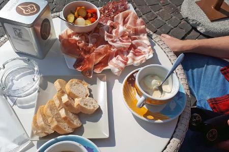 Roadsurfer Gardasee Frühstück