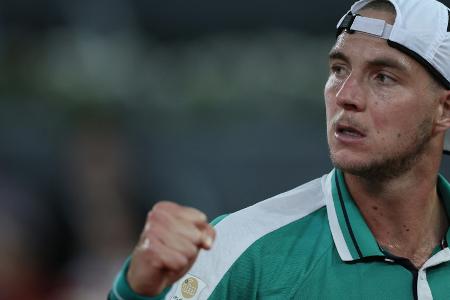 Madrid: Struff schlägt Tsitsipas und steht im Halbfinale Madrid: Struff schlägt Tsitsipas und steht im Halbfinale