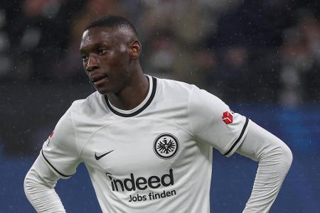 ANGRIFF: Randal Kolo Muani - In die Mittelstürmerposition werden die Bayern im Sommer wohl das meiste Geld investieren. Victor Osimhen (SSC Neapel) ist aber wohl dennoch zu teuer, an Harry Kane (Tottenham) gibt es wegen des Alters Zweifel. Zunehmend wahrscheinlich, dass sich die Münchner in Frankfurt bedienen und Kolo Muani holen.