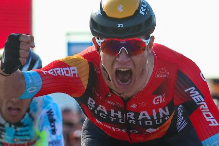 Giro: Milan gewinnt zweite Etappe im Massensprint Giro: Milan gewinnt zweite Etappe im Massensprint