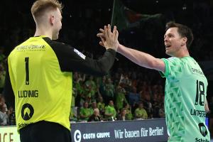 Füchse werfen Flensburg aus Titelrennen - Kiel marschiert