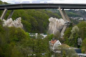 17.000 Tonnen fallen in Sekunden - 60 weitere Brücken marode