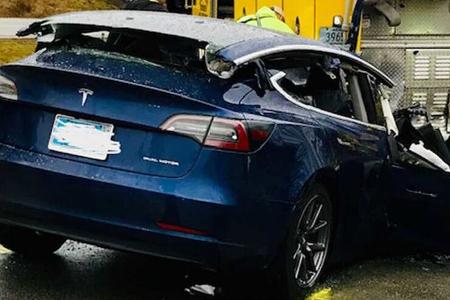 Tesla Model-S Unfall Indiana