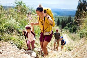 Wandern mit Kindern: Das sollten Eltern unbedingt wissen