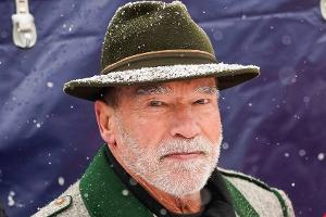 Arnold Schwarzenegger trifft seine Grundschulfreunde in Wien