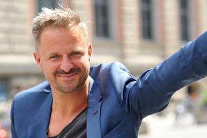 Plötzlich sesshaft? Für Schauspieler Philipp Hochmair eher "abwegig"
