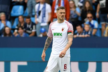 Jeffrey Gouweleeuw - Note: 4,0 - Leistete sich in der Anfangsphase die eine oder andere Ungenauigkeit. Spielte viele lange Bälle, die nur selten ihr Ziel fanden. Bekam im Zusammenspiel mit Uduokhai tiefe Bälle hinter die Kette oft nicht verteidigt. Sein Stellungsspiel passte oftmals nicht, auch beim Platzverweis stand er falsch. Nach der Halbzeit ging der Kapitän immerhin als Kämpfer vorweg und steigerte sich etwas.