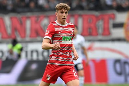 Arne Engels - Note: 4,5 - Konnte seine Gefahr bei Ecken und Freistößen kaum einbringen. Schaltete sich immer wieder ins Umschaltspiel ein, ohne dabei eine zündende Idee zu entwickeln. Hatte seine besten Szene kurz nach der Halbzeit, als er nach einem Konter ein Foulspiel in der Nähe des Sechzehners zog.