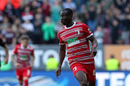 Kelvin Yeboah (bis 41.) - Note: 3,5 - Der (kleine) Aktivposten in der FCA-Offensive. Stellte die BVB-Abwehr das eine oder andere Mal vor Probleme. Musste nach dem Platzverweis für Uduokhai dann aber weichen.