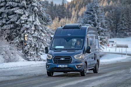 Premiere Carado Campingbus Totale von vorne rechts