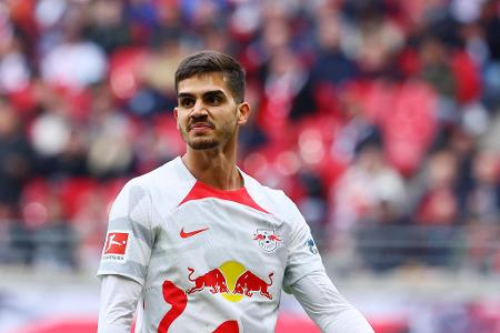 André Silva (bis 69.) - Note: 4,5 - Hing fast komplett in der Luft und fand nur schwer die nötige Bindung. Wenn er sich fallen ließ, war der Ball meist schnell weg. Es war nicht sein Spiel.