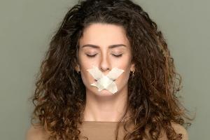 Mouth Taping für besseren Schlaf? Das sagt ein Schlafexperte