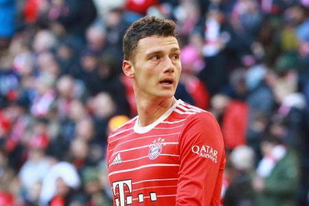 Benjamin Pavard - Note: 5,0 - Verteidigte die Tiefe gegen schnelle Leipziger zunächst clever und gewann vor der Pause alle seine Zweikämpfe. Verlor dann aber komplett die Ruhe und stand streckenweise neben sich. Der Leistungsabfall gipfelte im verschuldeten Elfmeter gegen Nkunku.