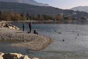 Niedriger Wasserstand am Gardasee: Hat der Regen die Lage entspannt?