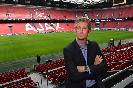 Ajax lehnt Meisterfeier für Frauenteam ab Ajax lehnt Meisterfeier für Frauenteam ab