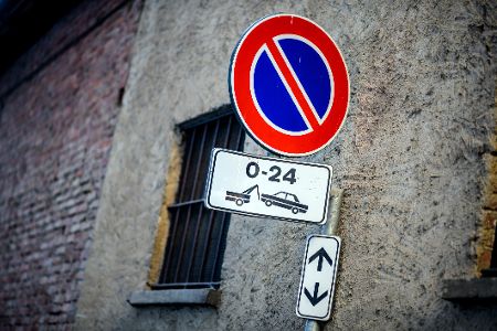 Was unterscheidet das Umsetzen eines Autos vom Abschleppen?