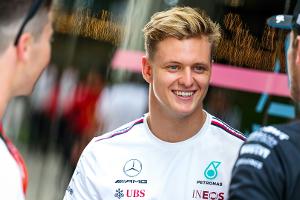 Schumacher steuert Mercedes bei Reifentest