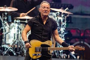 Bei Konzert in Amsterdam: Bruce Springsteen stürzt auf der Bühne
