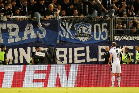 Klos weint, Fans sorgen für Chaos: Bielefeld zerlegt sich Klos weint, Fans sorgen für Chaos: Bielefeld zerlegt sich