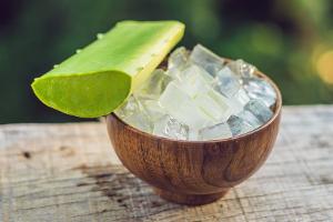 Das steckt hinter dem TikTok-Trend Frozen Aloe Vera Facial