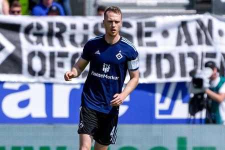Sebastian Schonlau - Note: 3,0 - Hatte ein ums andere Mal bei gefährlichen Stuttgarter Steckpässen noch seinen Fuß dazwischen. Das war wichtig, sonst wären die Lichter beim HSV noch früher aus gewesen. Reagierte beim 1:1 etwas zu spät. Trotzdem ein passabler Auftritt des Verteidigers.