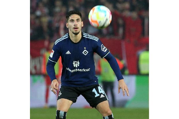 Ludovit Reis - Note: 2,0 - 64:36 lautete die Zweikampfbilanz nach dem ersten Durchgang. Das lag vor allem an Reis und Kollege Meffert, die das Aufbauspiel des VfB oftmals schon im Keim erstickten.