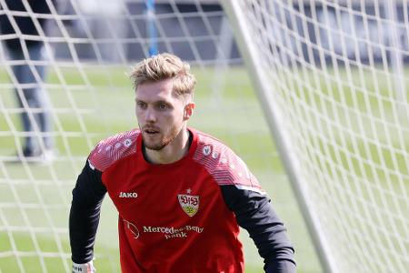VfB Stuttgart - TOR: Florian Müller - Note: 3,0 - Wehrte den Freistoß von Dompé in Minute vier stark ab. Hatte kurz vorher eine kleine Unsicherheit. Beim 0:1 durch Kittel gab es für ihn nichts zu machen. Rettete kurz vor der Pause gegen Jatta, das war wichtig. Mit einer tadellosen Vorstellung in Durchgang zwei.