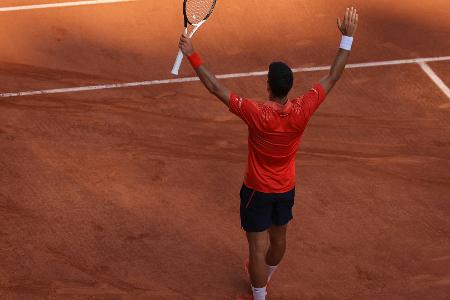 Alcaraz schlägt Tsitsipas: Traum-Halbfinale gegen Djokovic Alcaraz schlägt Tsitsipas: Traum-Halbfinale gegen Djokovic