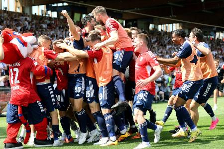 Nach Fan-Tumulten: Unterhaching steigt in 3. Liga auf Nach Fan-Tumulten: Unterhaching steigt in 3. Liga auf
