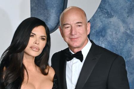 Jeff Bezos und Lauren Sánchez: Nach Verlobung weiter auf Romantik-Trip Jeff Bezos und Lauren Sánchez: Nach Verlobung weiter auf Romantik-Trip