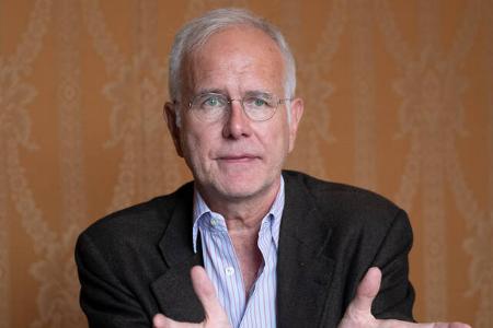 …Harald Schmidt in dessen Podcast Raus aus der Depression, in dem er im NDR zusammen mit Experten Aufklärungsarbeit leistet. Selbst habe er jedoch noch nicht unter Depressionen gelitten, erklärte der ...