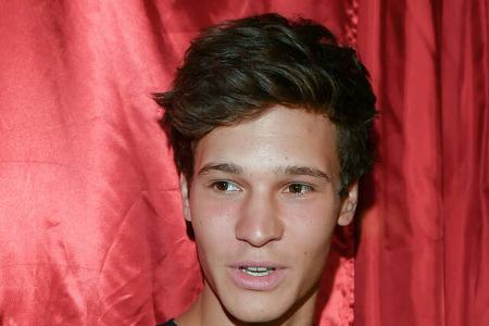 …beschreibt es Wincent Weiss: “Ich habe die Leichtigkeit im Leben verloren und konnte mich nicht mehr über Dinge freuen“, erklärte der Sänger der Deutschen Presse-Agentur. “Als ich den Song ('Wie es m ...