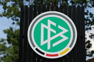 DFB: Boom im Mädchen-Fußball, Hoffnung bei Schiedsrichtern