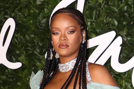 Rihanna tritt als CEO von Savage X Fenty zurück Rihanna tritt als CEO von Savage X Fenty zurück