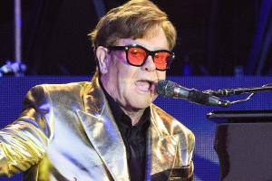 Letztes Konzert in England: Elton John begeistert in Glastonbury