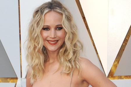 Jennifer Lawrence flog im Jennifer Lawrence flog im