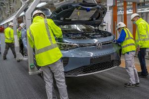 Jobs weg, Ferien länger – VW kürzt ID.4-Produktion