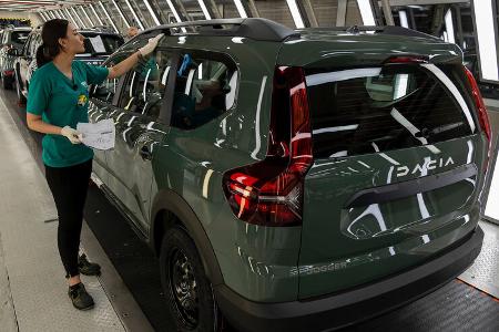 Dacia RumŠnien - Hauptquartier in Bukarest und Werk in Mioveni/Pitesti 