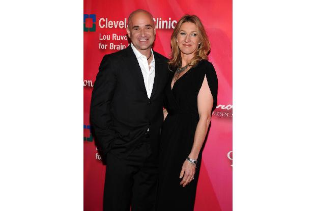 Auch Steffi Graf überlegte sich wohl bei der Wahl ihres Wohnorts, dass sie in Las Vegas, der Heimatstadt ihres Mannes Andre Agassi, besser aufgehoben sei als in Deutschland, wo ihr Paparazzi vermutlich auf Schritt und Tritt gefolgt wären.