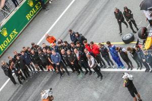 Formel 1: Schweigeminute für van't Hoff