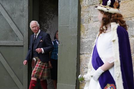 König Charles III. in Schottland: Erster Holyrood-Termin im Kilt König Charles III. in Schottland: Erster Holyrood-Termin im Kilt
