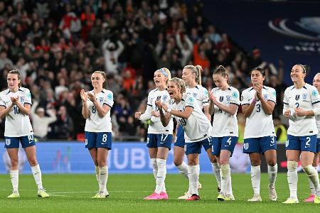 Social-Media-Bann für Englands Europameisterinnen Social-Media-Bann für Englands Europameisterinnen