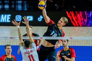 Nations League: Volleyballer feiern ersehnten Sieg