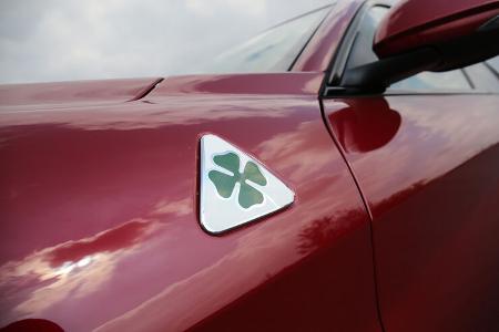 Alfa Romeo Giulia QV, Emblem