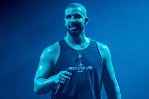 Wurfgeschoss-Attacke bei Konzert: Rapper Drake mit Handy beworfen
