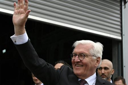 Steinmeier verabschiedet DFB-Frauen Steinmeier verabschiedet DFB-Frauen