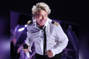 Rod Stewart holt seine 94-jährige Schwester auf die Bühne