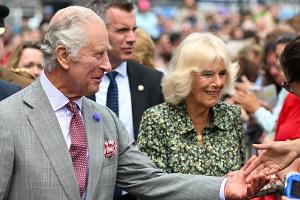 Erstmals als Königspaar: Charles und Camilla besuchen Cornwall