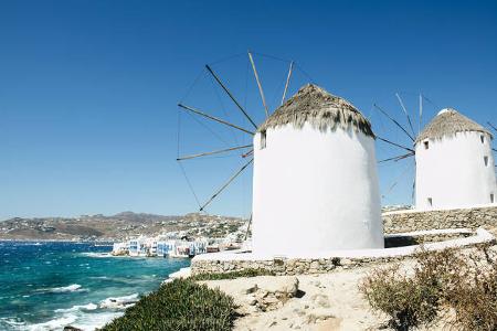 Wo die Promis Urlaub machen: Kult-Insel Nr. 1 ist seit vielen Jahren Mykonos. Das griechische Eiland in der Ägäis ist dann auch entsprechend teuer. Wo die Promis Urlaub machen: Kult-Insel Nr. 1 ist seit vielen Jahren Mykonos. Das griechische Eiland in der Ägäis ist dann auch entsprechend teuer.