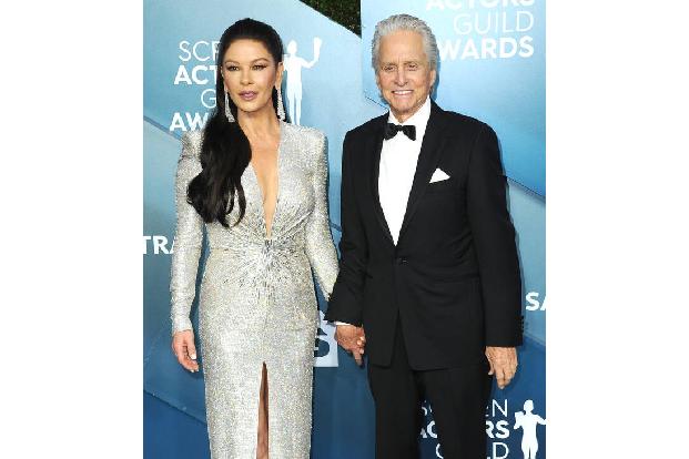 Brad Pitt und Paris Hilton schwören auf die Balearen-Insel, Michael Douglas und Catherine Zeta-Jones (Foto) haben hier sogar ein Ferienhaus.